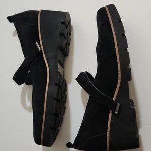 Vionic ALMA Black Suede Mary Janes Wedge Heel with Tan Trim Sz 11